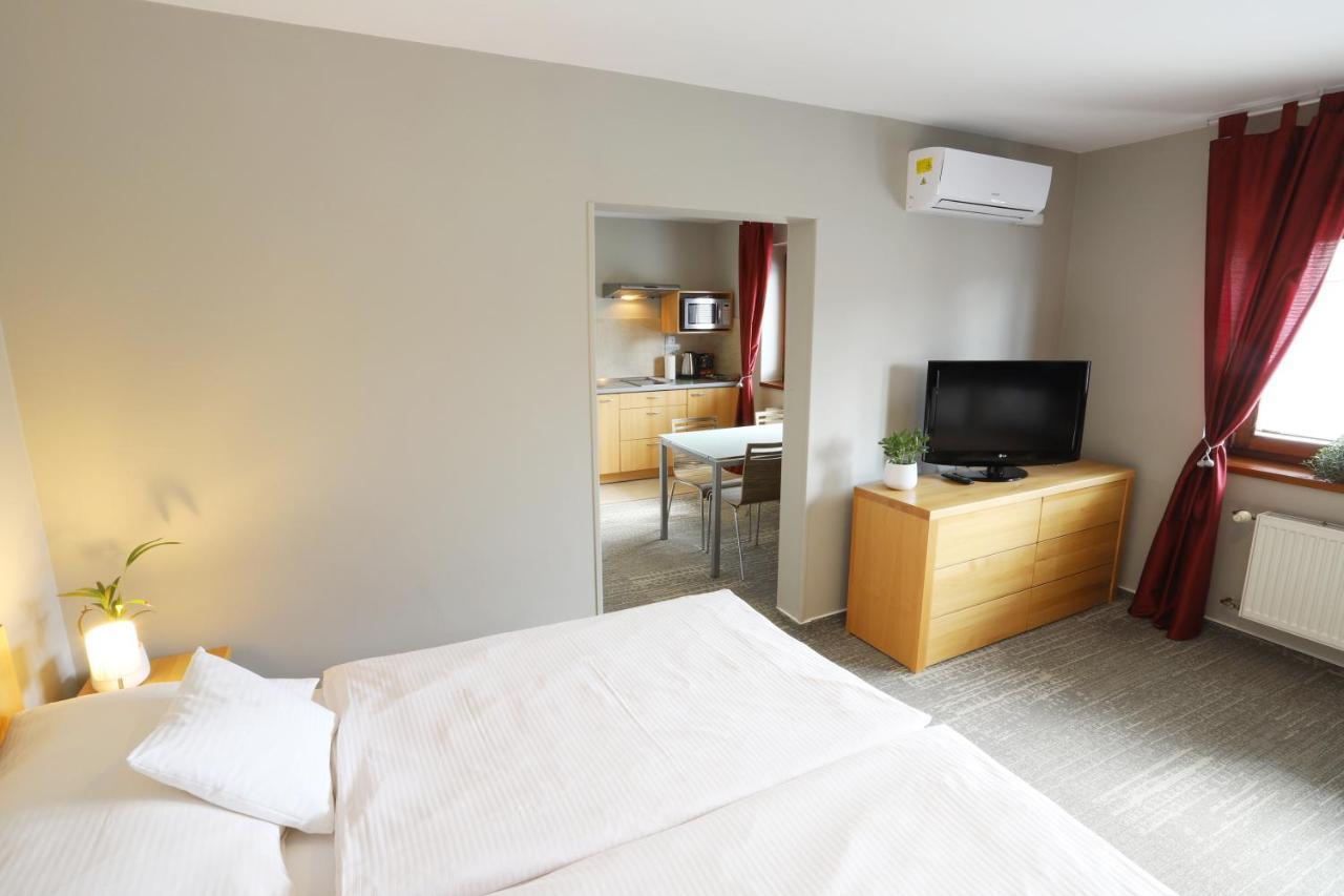 Apart Hotel Jablonec Яблонец-над-Нисоу Экстерьер фото
